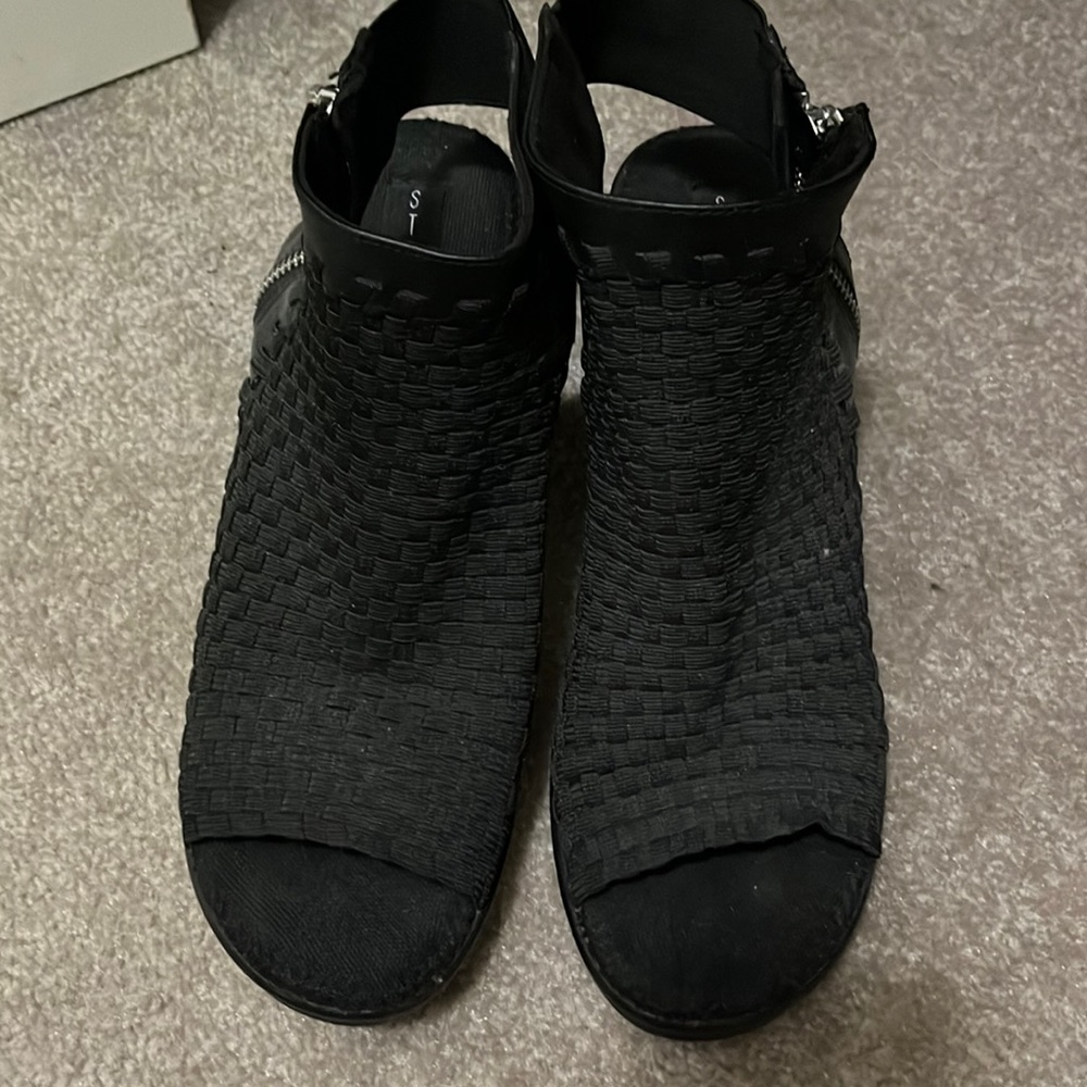 Black sandals